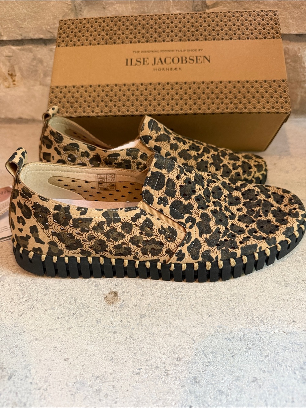 Ilse Jacobsen Tan and Black Patterned Tulip  Flat
